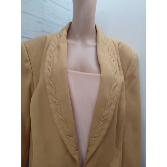 G.M.I. Woman Beige Embroidered Beaded Blazer Jacket 24W - Picture 3 of 11
